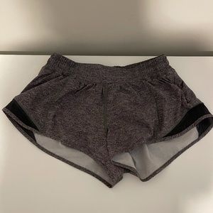 EUC Lululemon Hotty Hot shorts 2.5 Size 6